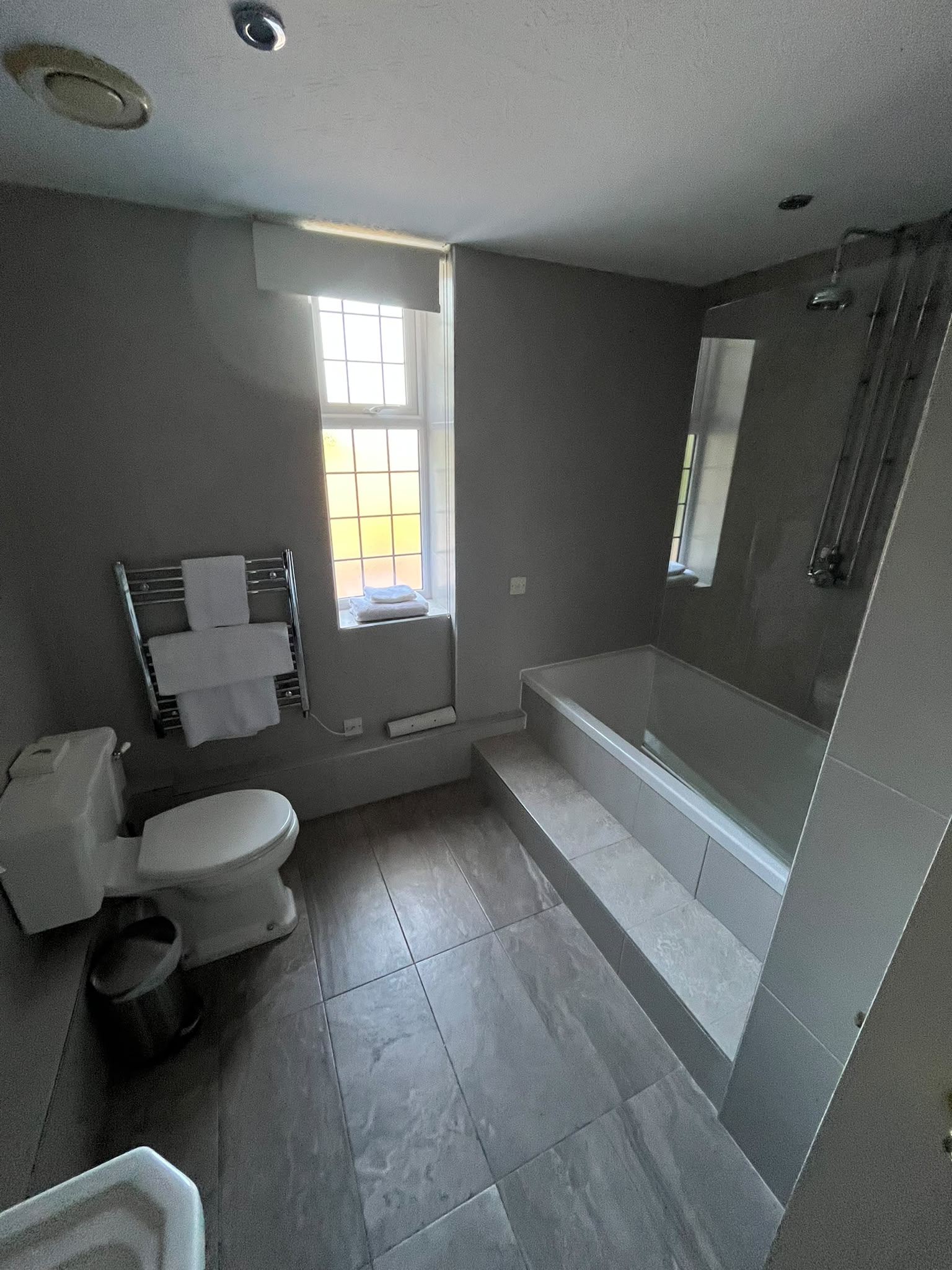 Built-in tub detail